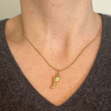 Load image into Gallery viewer, Vintage Curled Toe Shoe 18K Yellow Gold Charm Pendant