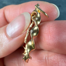 Load image into Gallery viewer, Egyptian Queen Nefertiti Bust Circle 18K Yellow Gold Charm Pendant