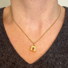 Load image into Gallery viewer, Vintage French Arc de Triomphe 18K Yellow Gold Charm Pendant
