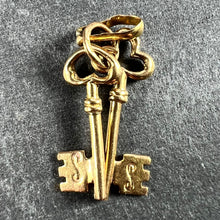 Load image into Gallery viewer, 18K Yellow Gold Pair of Keys Charm Pendant
