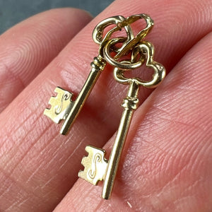 18K Yellow Gold Pair of Keys Charm Pendant