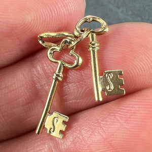 18K Yellow Gold Pair of Keys Charm Pendant