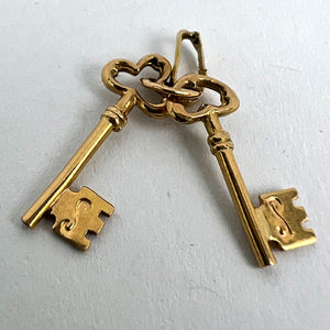 18K Yellow Gold Pair of Keys Charm Pendant