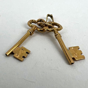 18K Yellow Gold Pair of Keys Charm Pendant