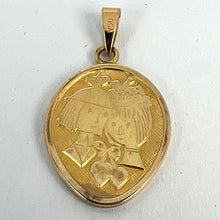 Load image into Gallery viewer, French Les Amoureux de Peynet Pair of Lovers 18K Yellow Gold Charm Pendant
