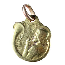Load image into Gallery viewer, French Rasumny Deer Hunting Horn 18K Yellow Gold Charm Pendant
