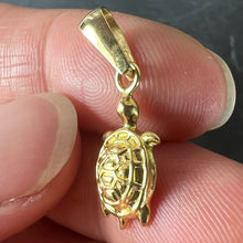 Load image into Gallery viewer, Vintage 18K Yellow Gold Turtle Tortoise Charm Pendant
