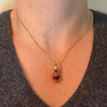 Load image into Gallery viewer, Vintage 18K Yellow Gold Banded Agate Bead Cat Charm Pendant
