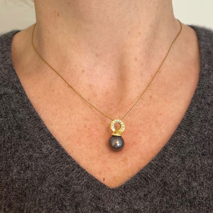 Vintage 18K Yellow Gold Tahitian Black Pearl Diamond Pendant