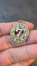 Load and play video in Gallery viewer, Lucky 'Number 7' Four Leaf Clover 18K Yellow Gold Good Luck Charm Pendant
