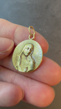 Load and play video in Gallery viewer, French Vernon Saint Joan of Arc 18K Yellow Gold Medal Pendant
