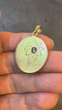 Load and play video in Gallery viewer, French Daisy Margherite Flower 18 Karat Yellow Gold Diamond Charm Pendant
